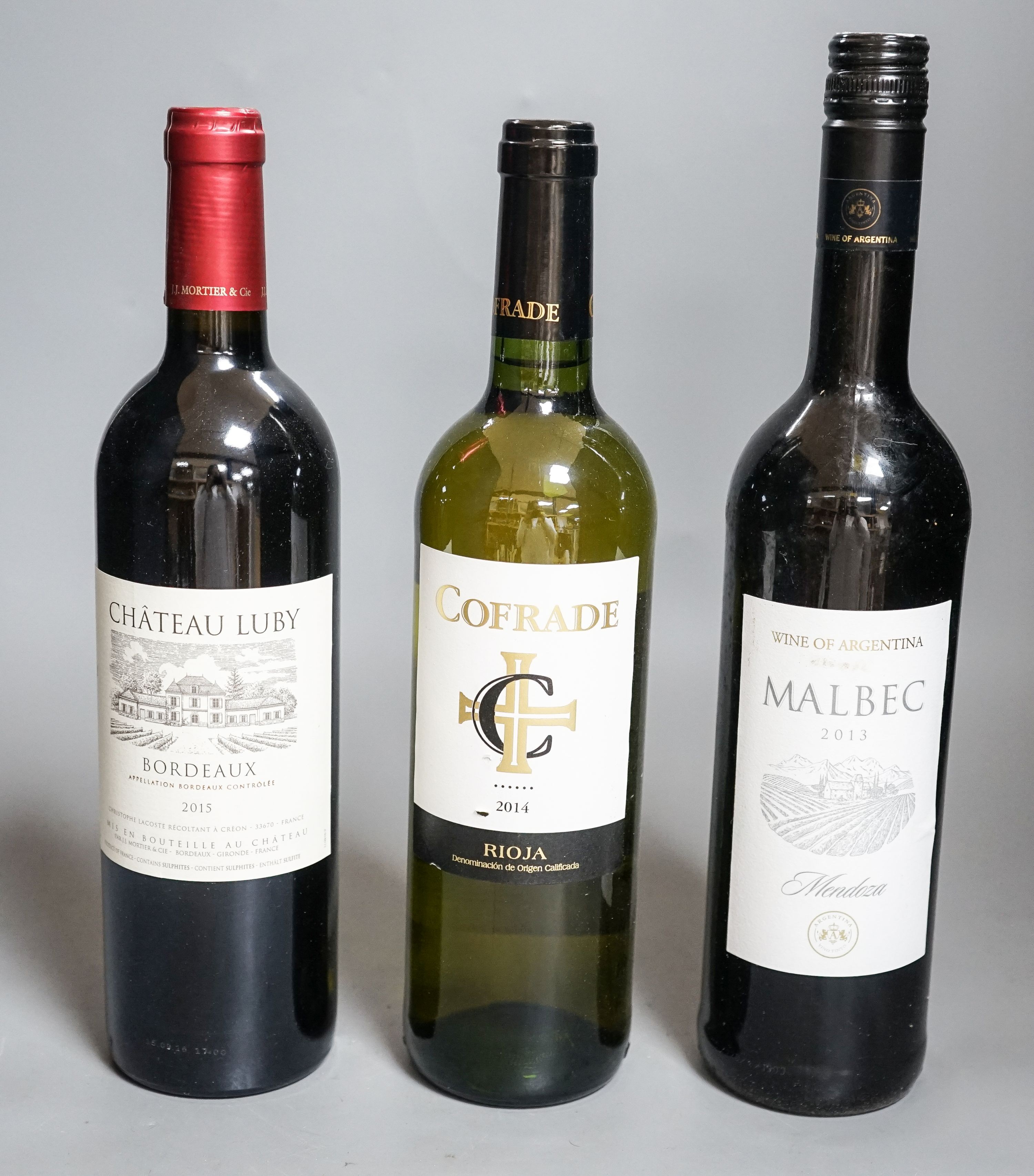 A quantity of mixed red and white wines (28)
